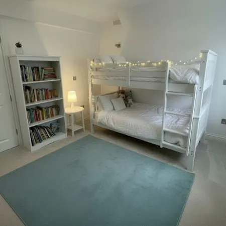 Hastings House 9-Bedroom Holiday House-2